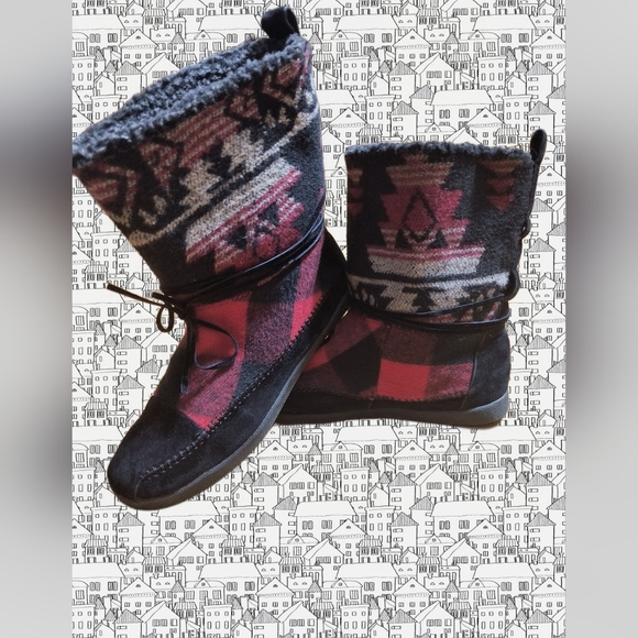 Madden Girl plaid tribal mocassin boots, women's size 8, red, black, gray, tan - Picture 4 of 12